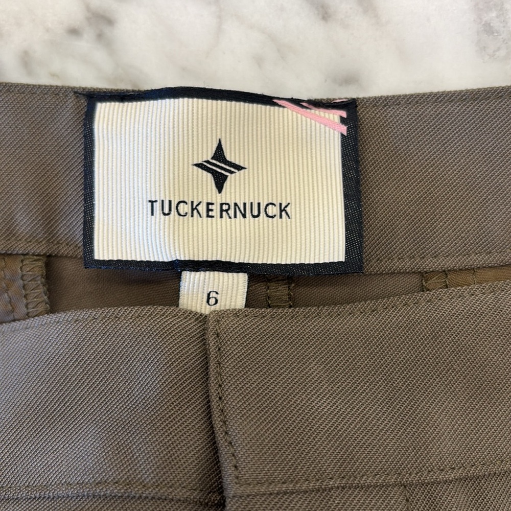 Women's Tuckernuck Pleated Felix‎ Shorts in Olive, Size 6 - Picture 4 of 8